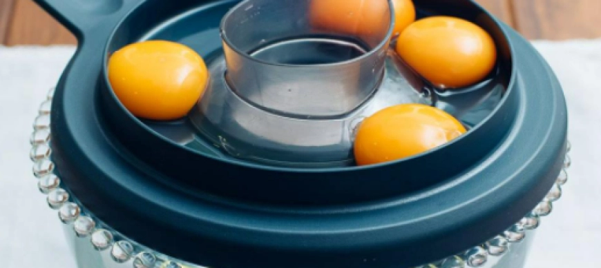 Cómo usar la tapa del vaso para separar las claras